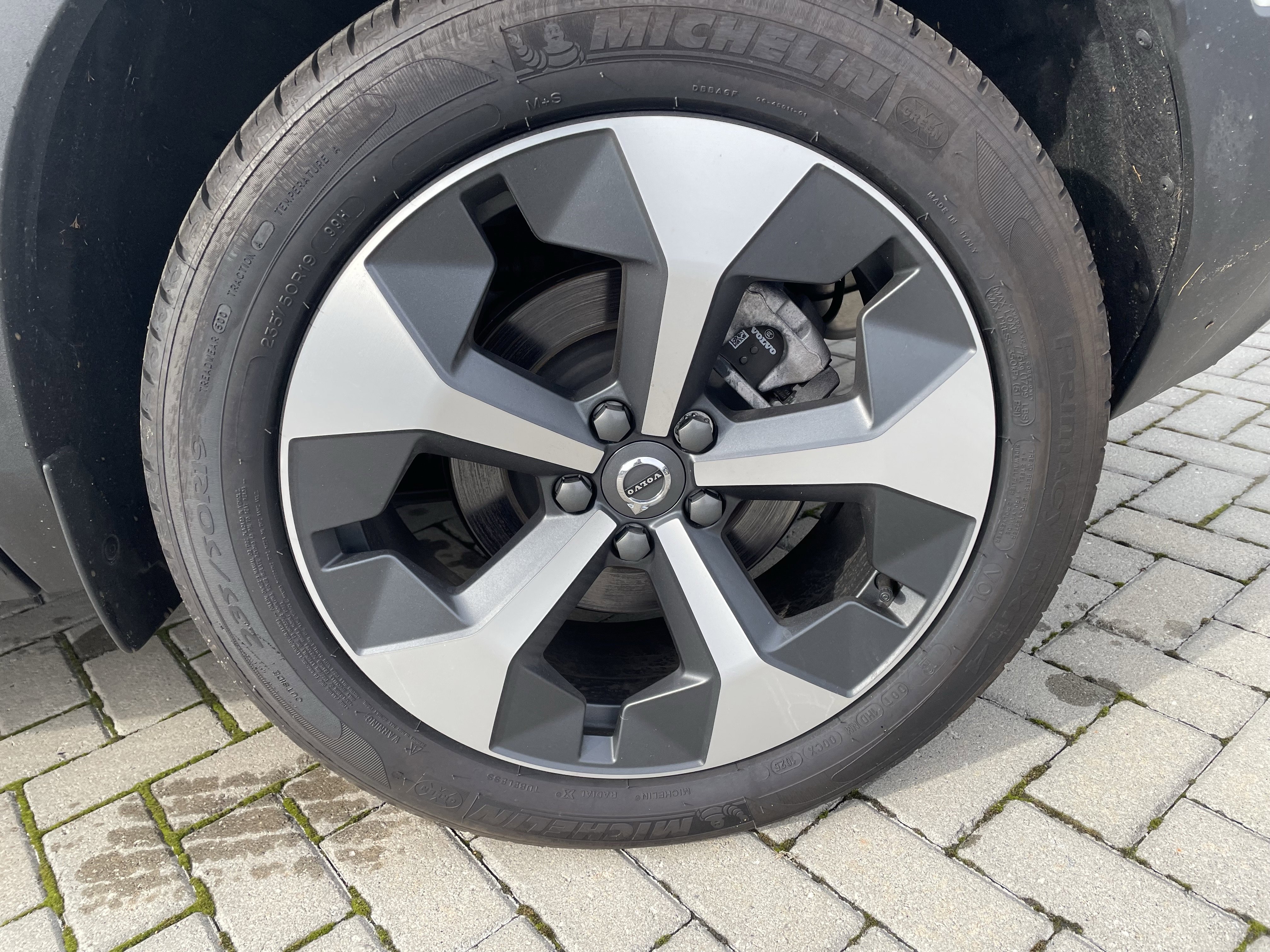 New 2025 Volvo XC40 B5 Core w/ Protection Package Premier image 8