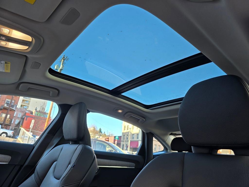 New 2025 Volvo S90 B6 Plus w/ Protection Package Premier image 22
