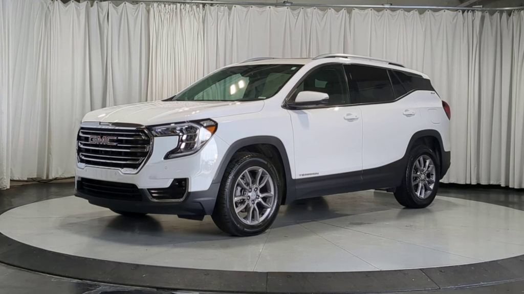 Used 2023 GMC Terrain SLT w/ Tech Package AWD/4WD image 5