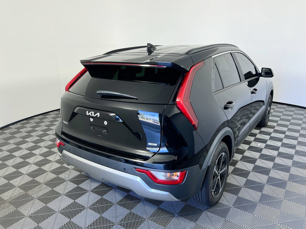 Certified 2024 Kia Niro EX FWD image 3