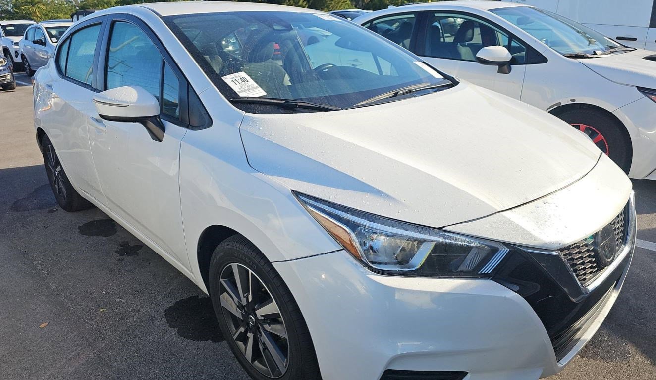 Used 2021 Nissan Versa SV image 2