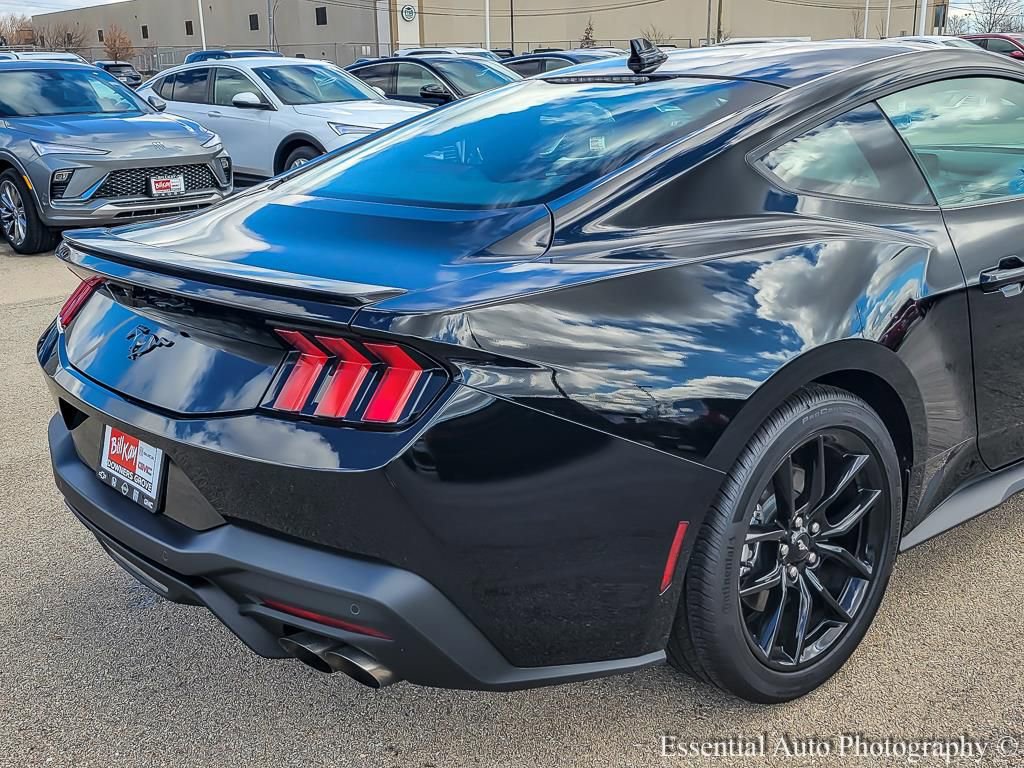 Used 2025 Ford Mustang Premium image 7