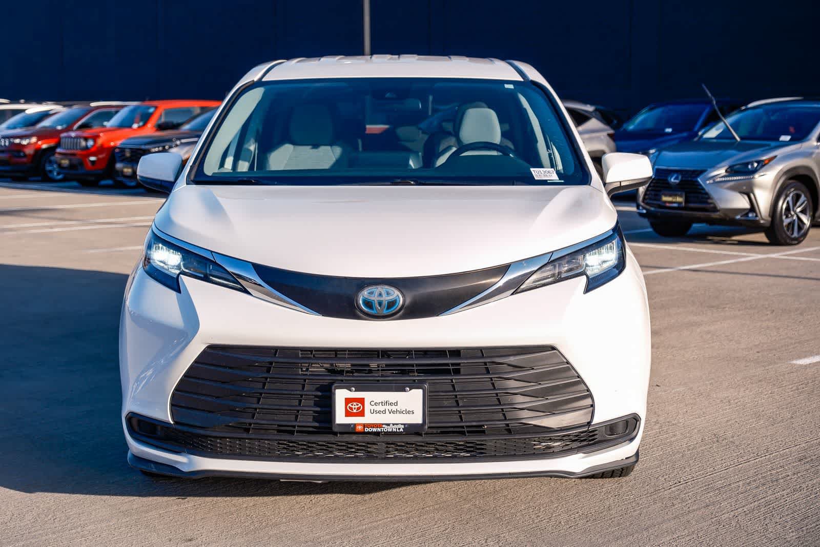 Certified 2021 Toyota Sienna LE AWD/4WD image 2