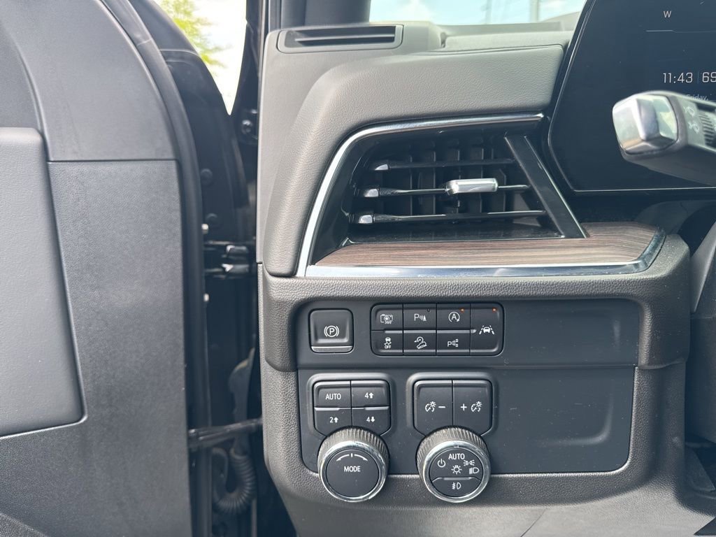 Used 2025 Chevrolet Tahoe Z71 AWD/4WD image 12