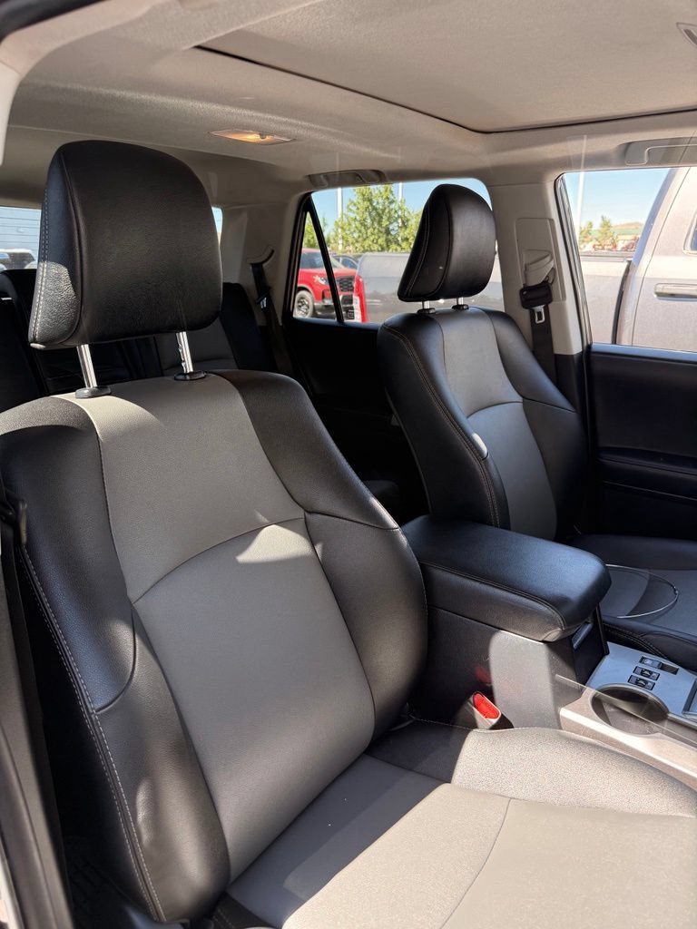 Used 2022 Toyota 4Runner SR5 Premium w/ Moonroof Package AWD/4WD image 18