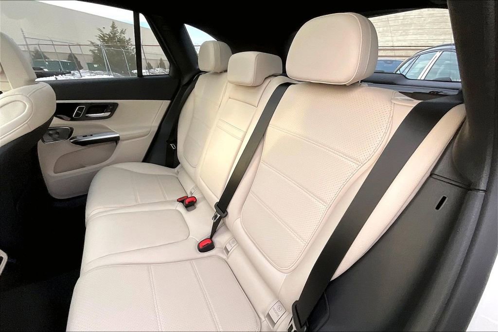 Used 2026 Mercedes-Benz GLC 300 4MATIC image 10