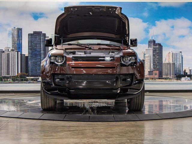 New 2025 Land Rover Defender 130 X-Dynamic SE image 4