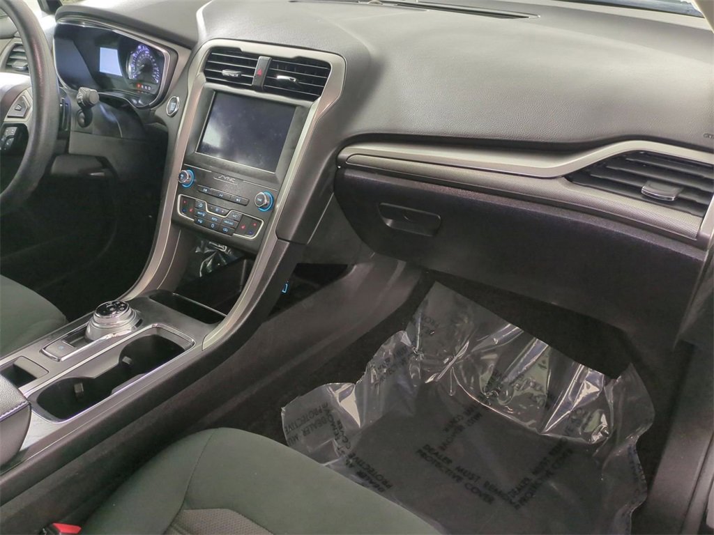 Used 2020 Ford Fusion SE image 28