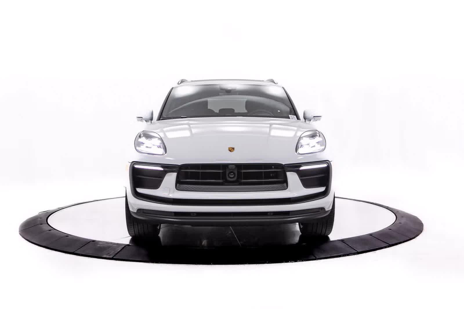 Certified 2026 Porsche Macan AWD/4WD image 10