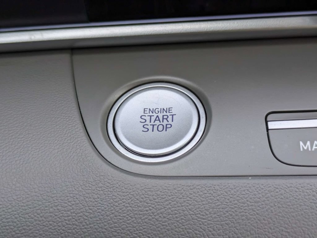 Used 2025 Hyundai Elantra SEL FWD image 29