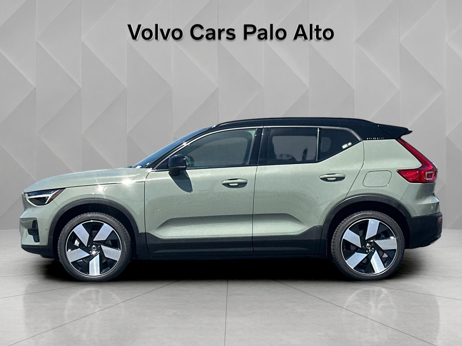 Certified 2023 Volvo XC40 Recharge Ultimate w/ Protection Package Premier AWD/4WD image 7