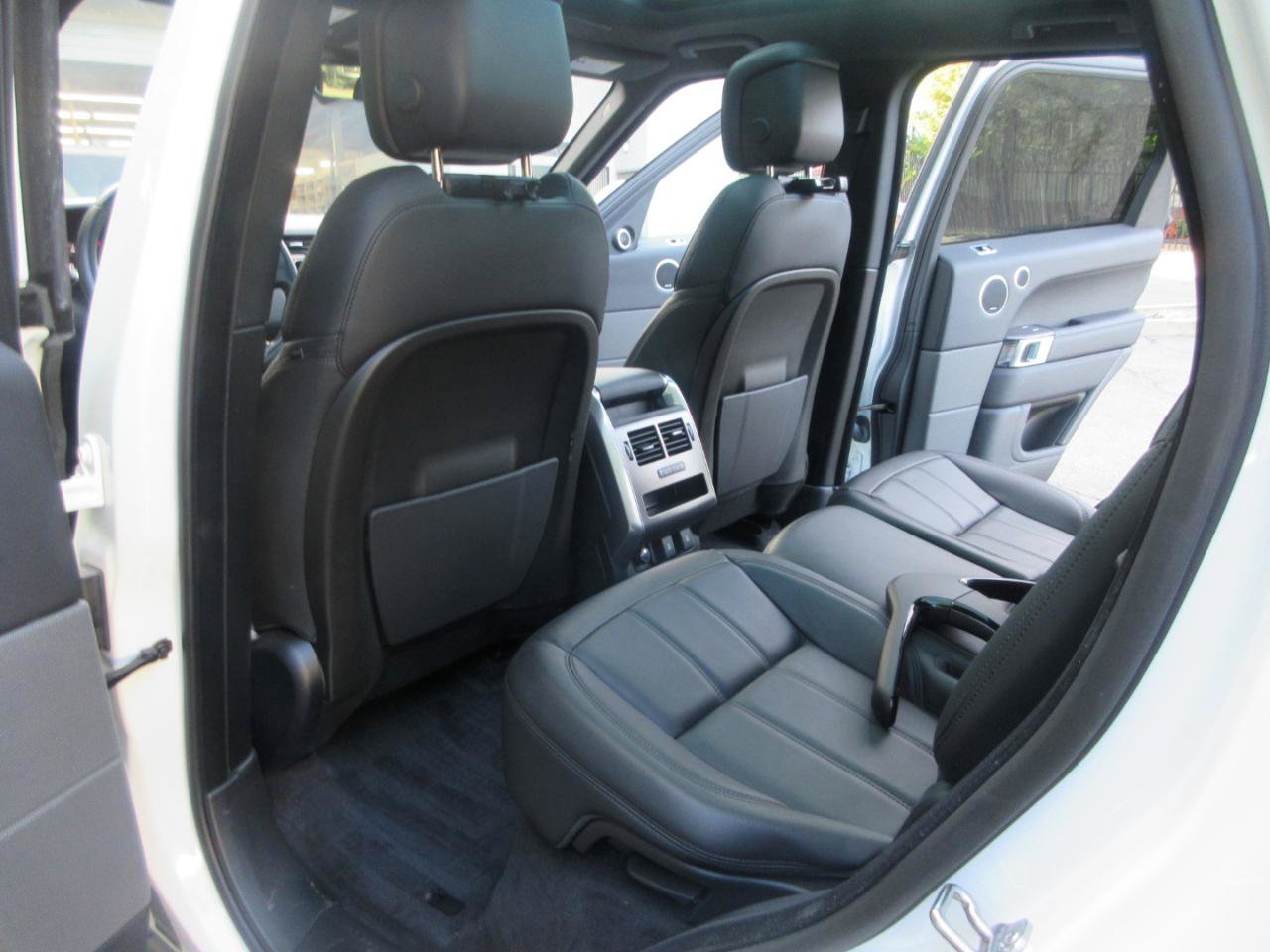 Used 2020 Land Rover Range Rover Sport SE AWD/4WD image 39
