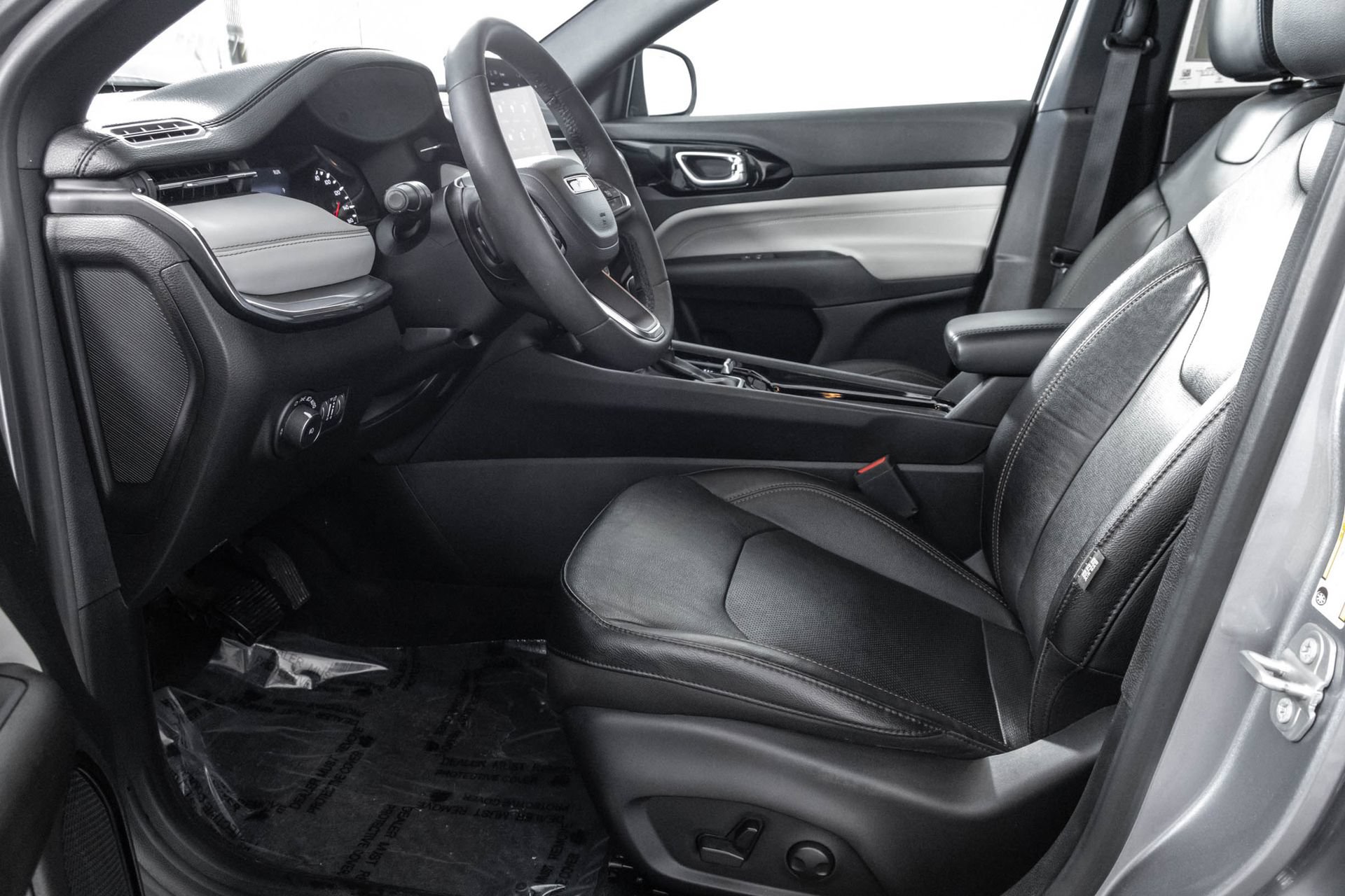 Used 2023 Jeep Compass Limited AWD/4WD image 7