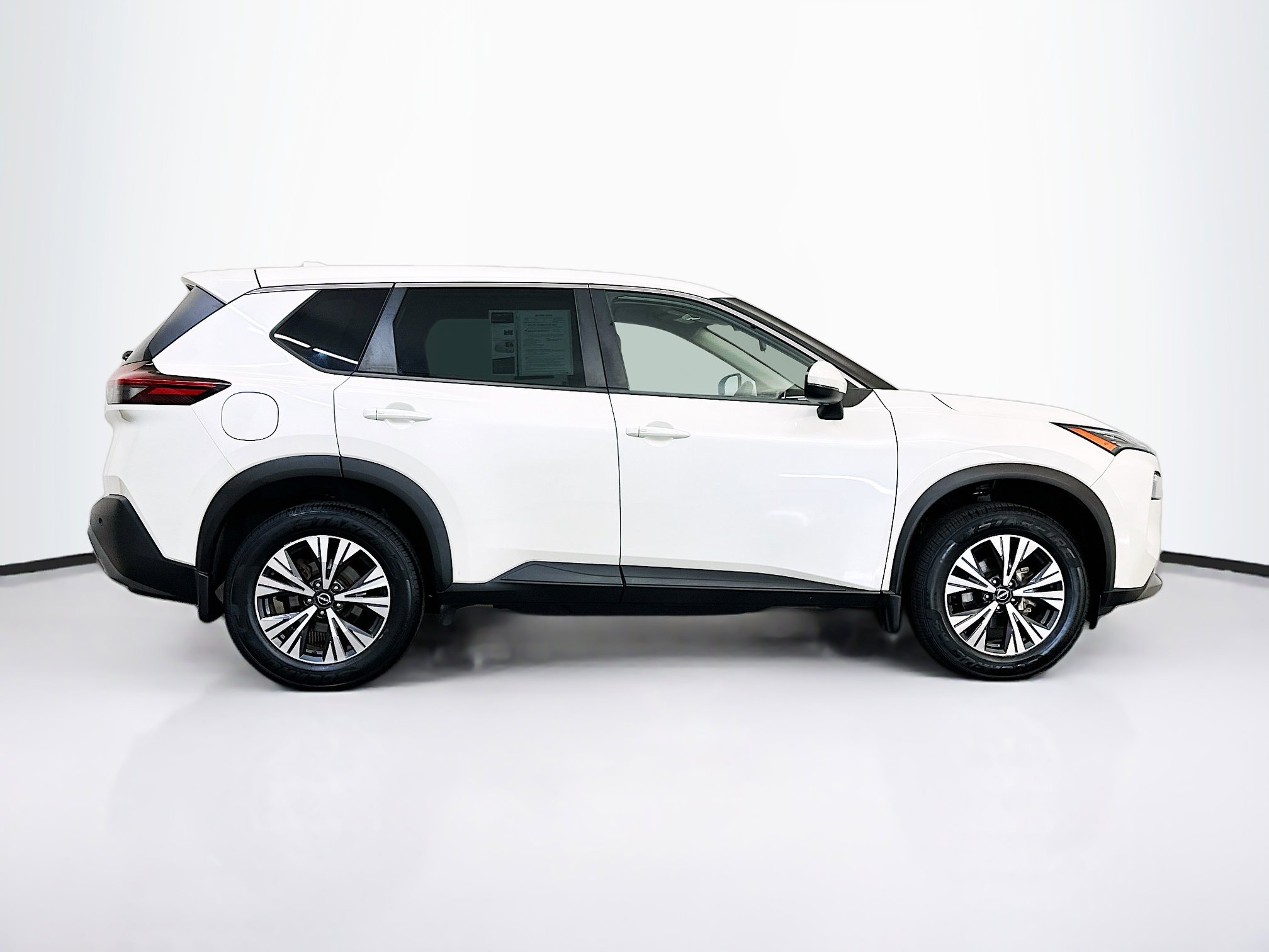Used 2023 Nissan Rogue SV image 10