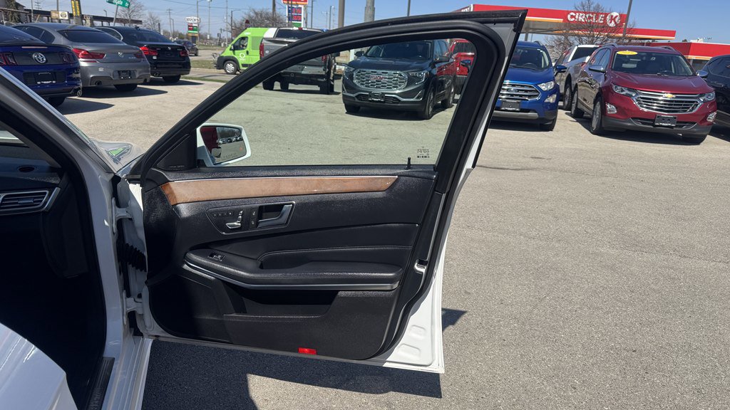 Used 2014 Mercedes-Benz E 350 4MATIC Sedan image 27