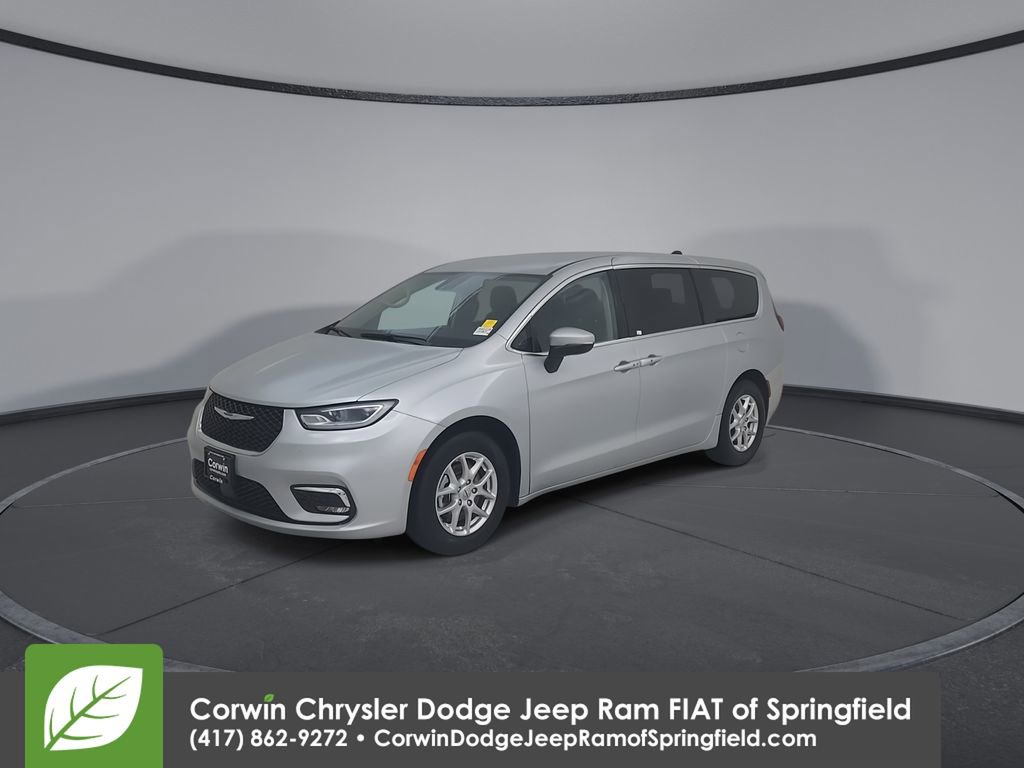 Certified 2023 Chrysler Pacifica Touring-L image 7