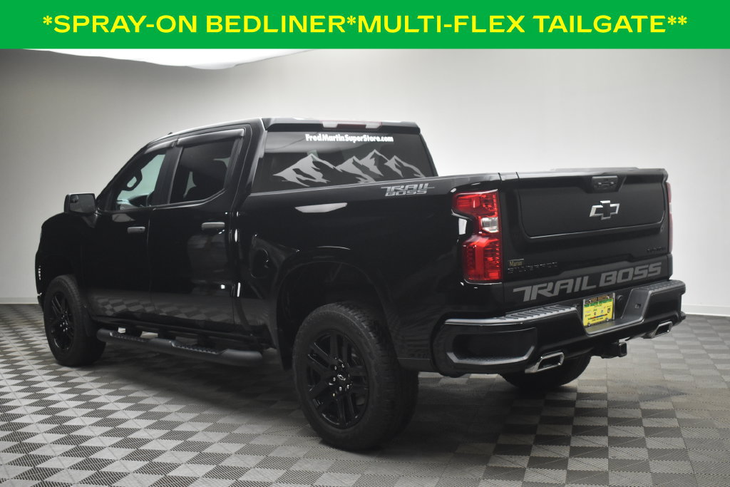 Used 2022 Chevrolet Silverado 1500 Custom Trail Boss w/ Midnight Edition AWD/4WD image 4