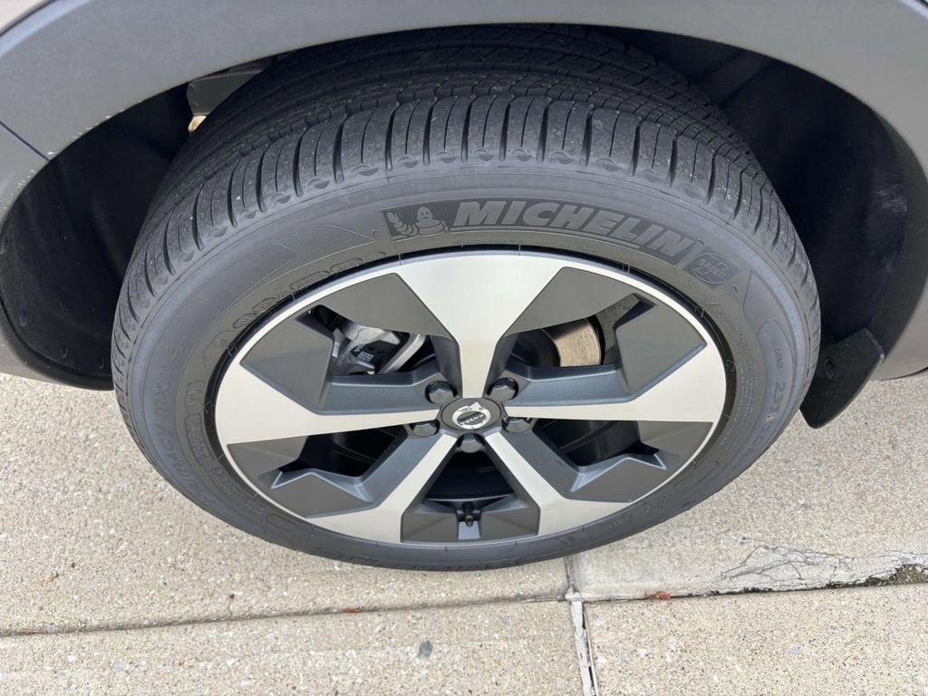 New 2026 Volvo XC40 B5 Plus w/ Protection Package Premier image 10