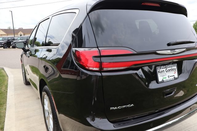 Used 2026 Chrysler Pacifica Select AWD/4WD image 35
