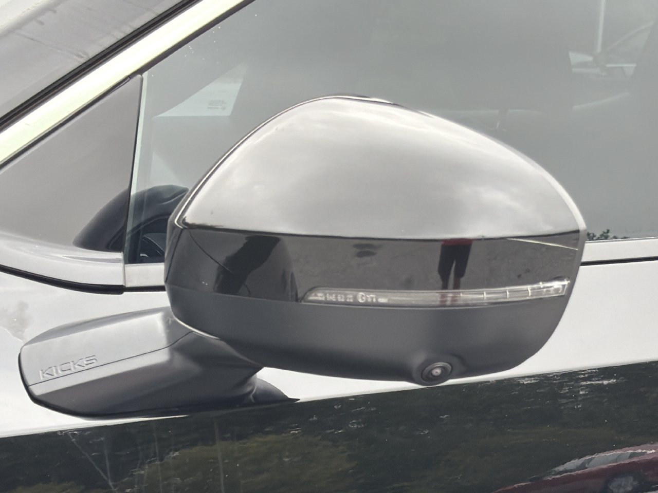 Certified 2025 Nissan Kicks SR FWD image 33