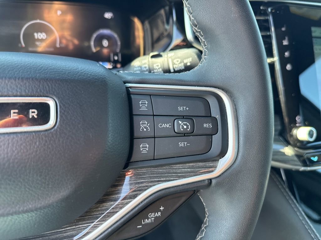 Used 2022 Jeep Wagoneer Series III w/ Premium Group I AWD/4WD image 13