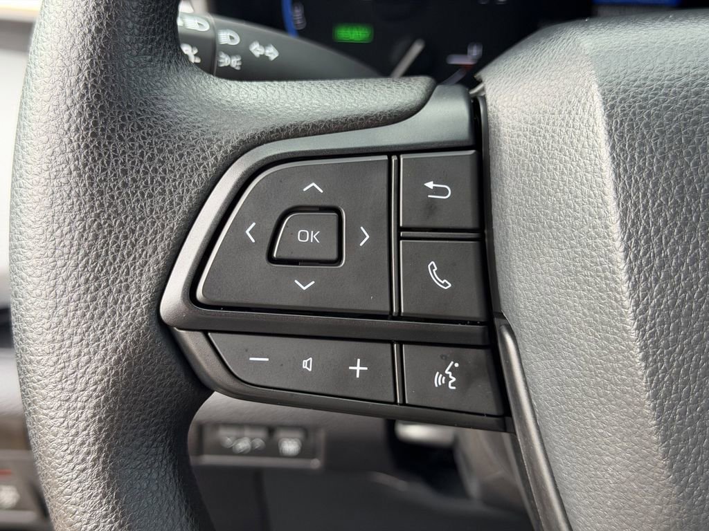 Used 2026 Toyota Sienna LE FWD image 24