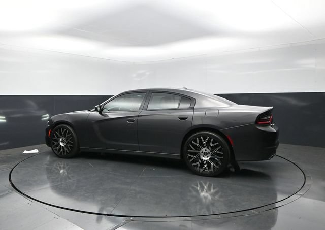 Used 2019 Dodge Charger SXT w/ Leather Interior Group RWD image 2