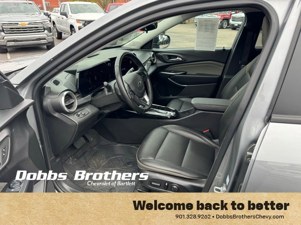 Used 2025 Chevrolet Trax ACTIV w/ Sunroof Package image 9