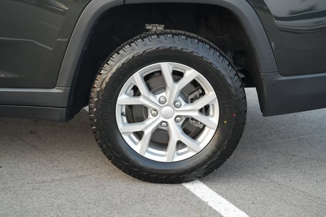 Used 2023 Jeep Grand Cherokee L Limited w/ Luxury Tech Group II RWD image 46