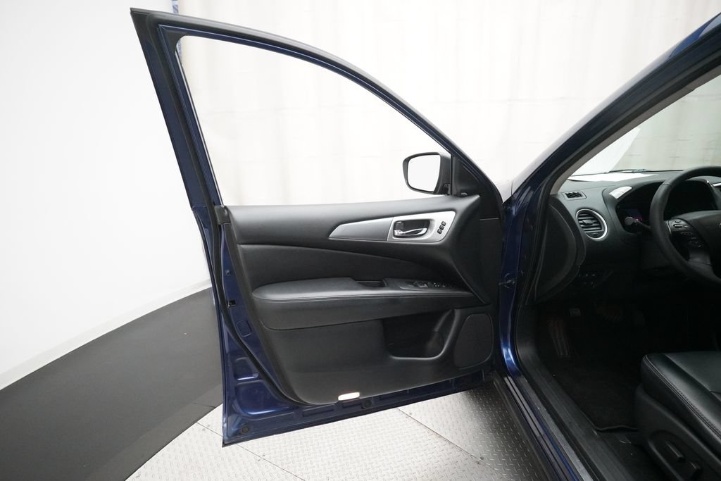 Used 2020 Nissan Pathfinder SL AWD/4WD image 30