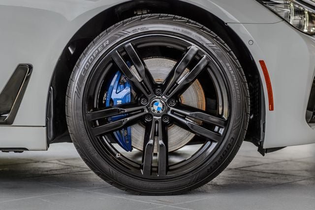 Used 2018 BMW 740i xDrive AWD/4WD image 16