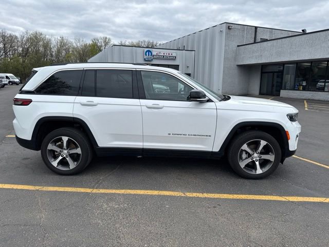 Used 2023 Jeep Grand Cherokee Limited AWD/4WD image 12