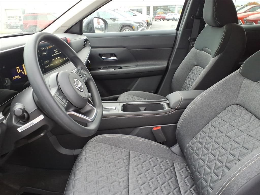 New 2025 Nissan Kicks SV AWD/4WD image 8