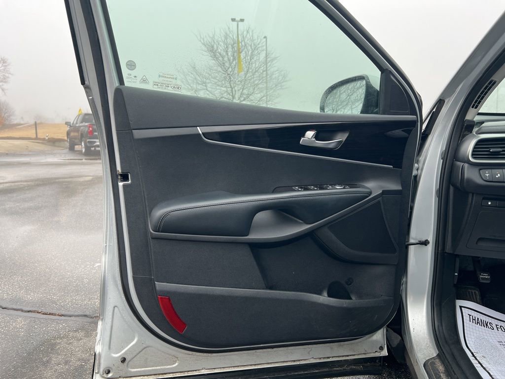Used 2019 Kia Sorento LX w/ LX Convenience Package image 8