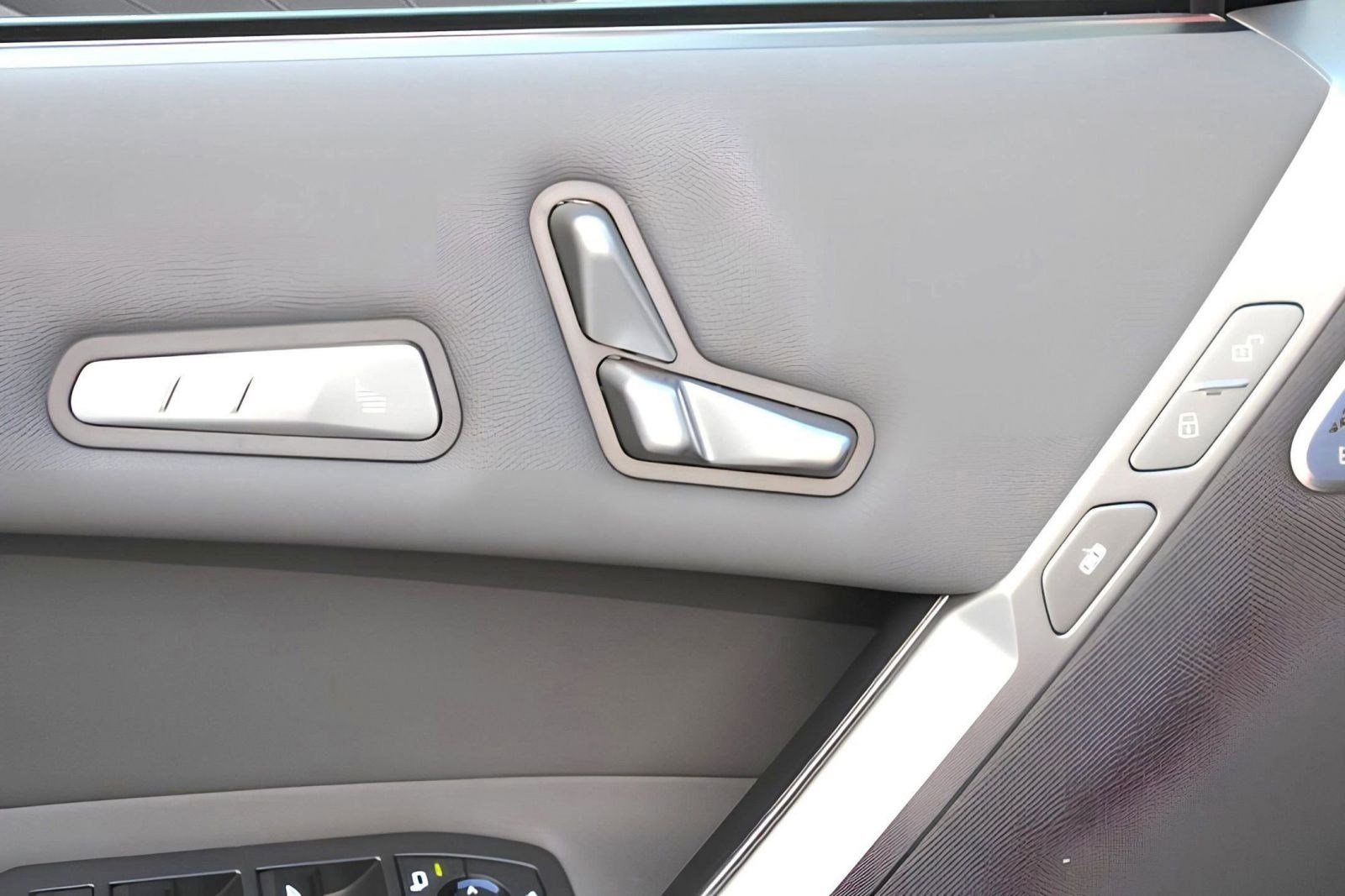 Used 2025 BMW iX M60 image 21