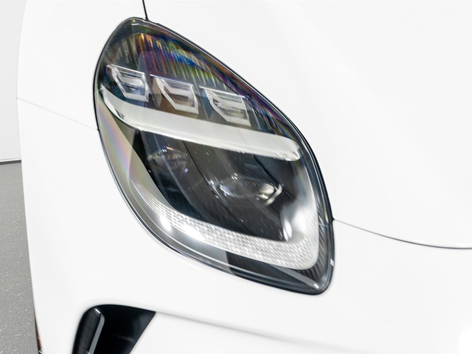 Used 2025 Aston Martin V8 Vantage Coupe image 15