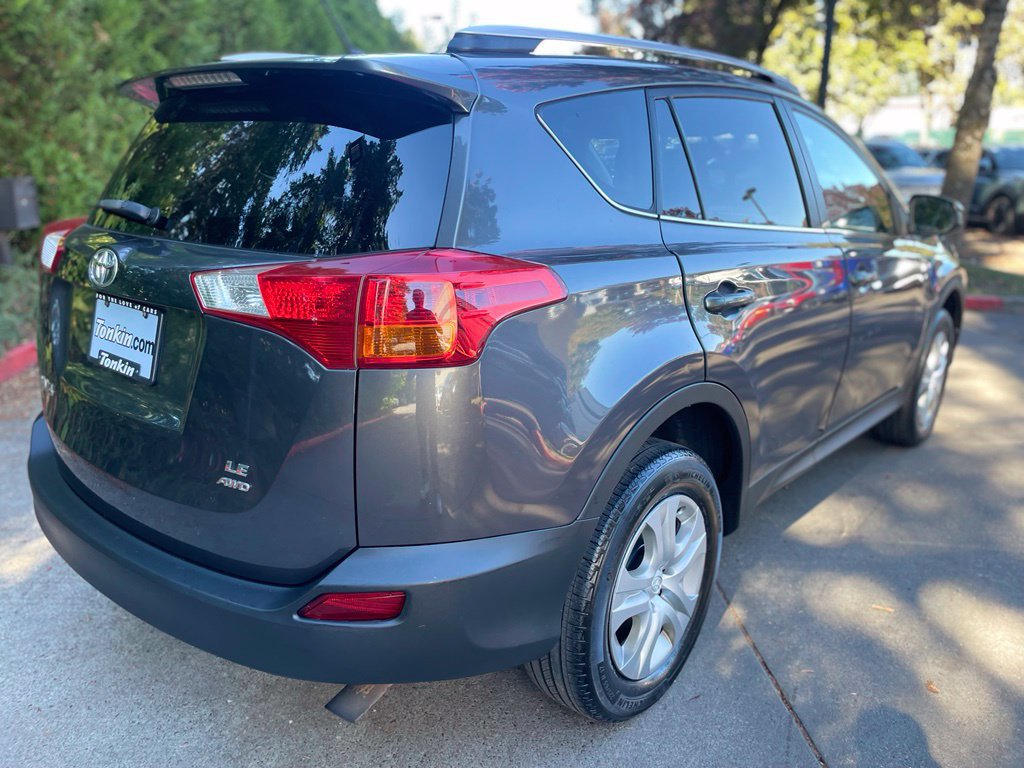 Used 2013 Toyota RAV4 LE AWD/4WD image 4