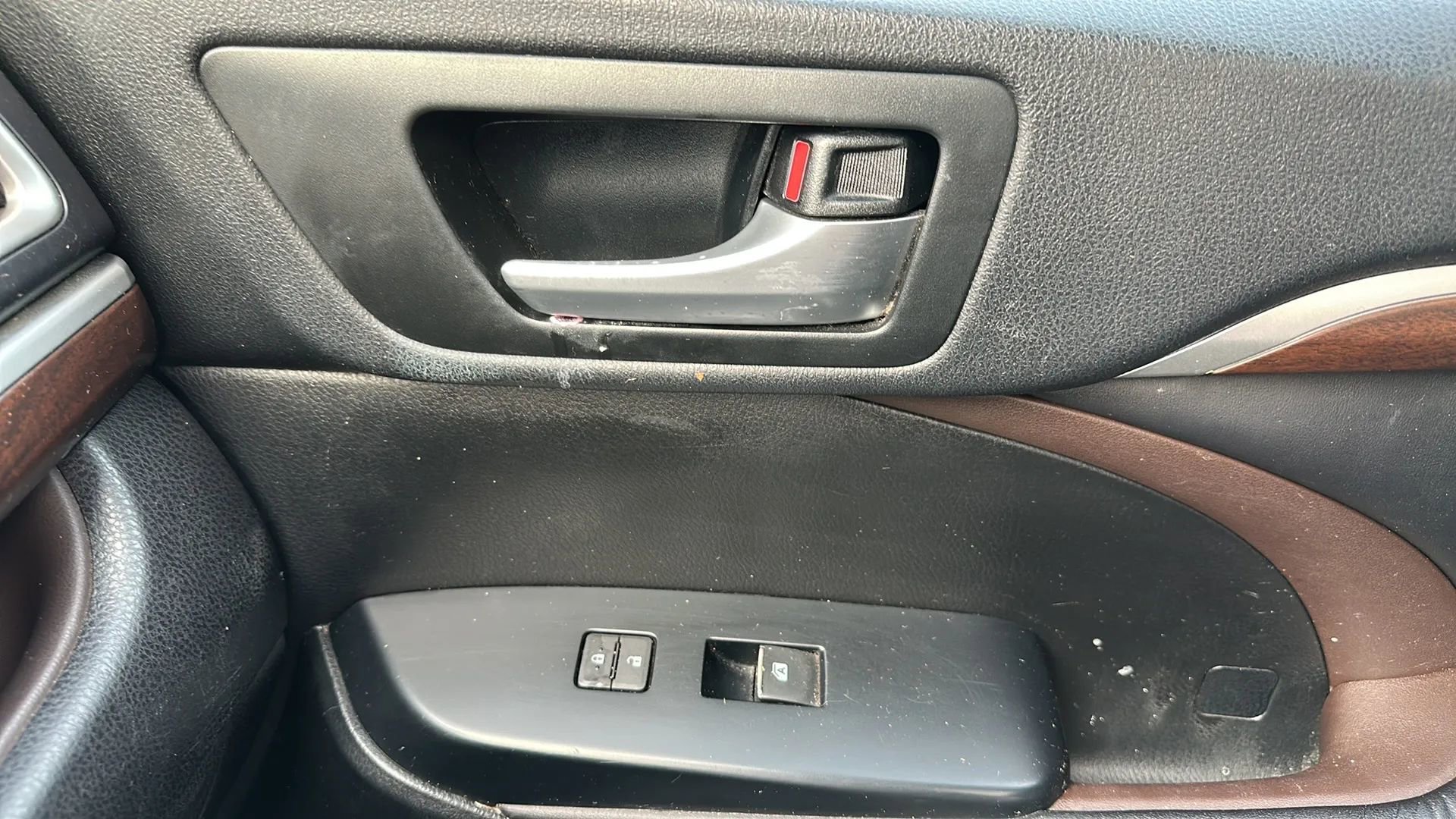 Used 2016 Toyota Highlander Limited image 42