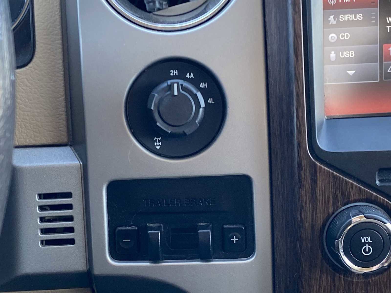 Used 2014 Ford F150 Lariat w/ Lariat Chrome Package AWD/4WD image 25