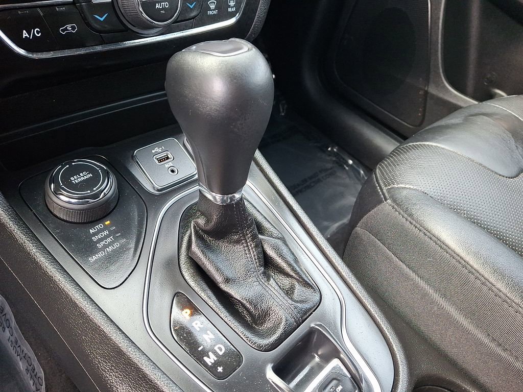 Used 2021 Jeep Cherokee Latitude Lux w/ Comfort/Convenience Group AWD/4WD image 16