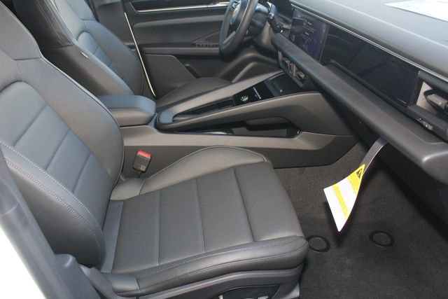 New 2026 Porsche Macan 4 Electric image 25