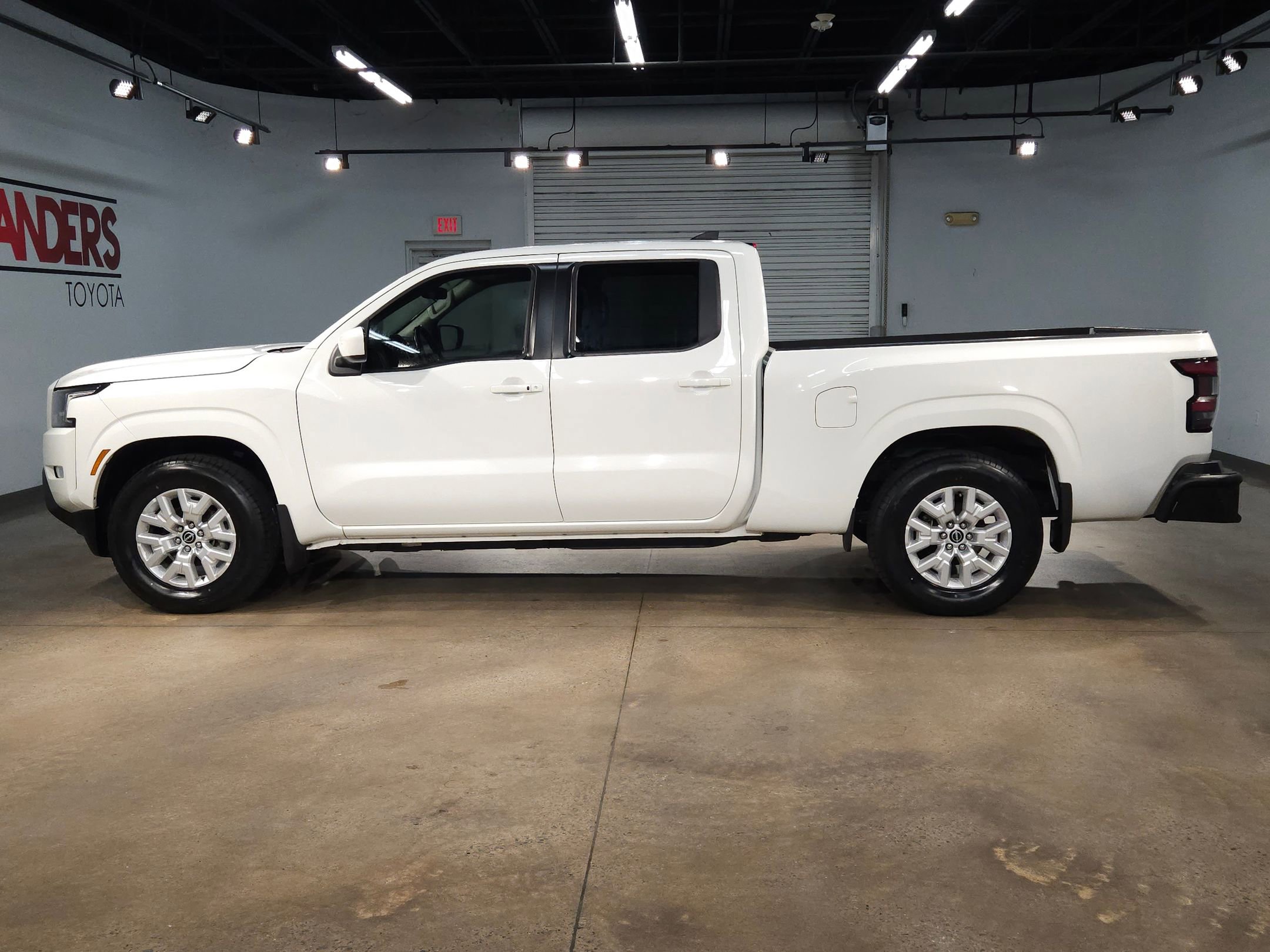 Used 2024 Nissan Frontier SV w/ Technology Package image 4