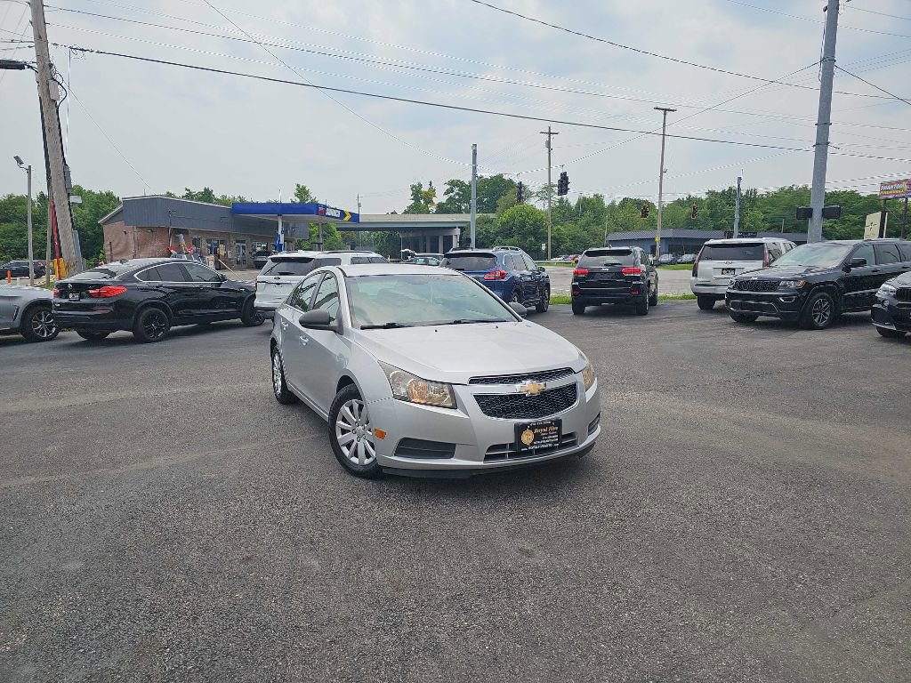 Used 2011 Chevrolet Cruze LS image 2