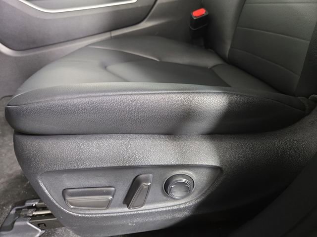 Used 2025 Toyota Highlander XLE image 31