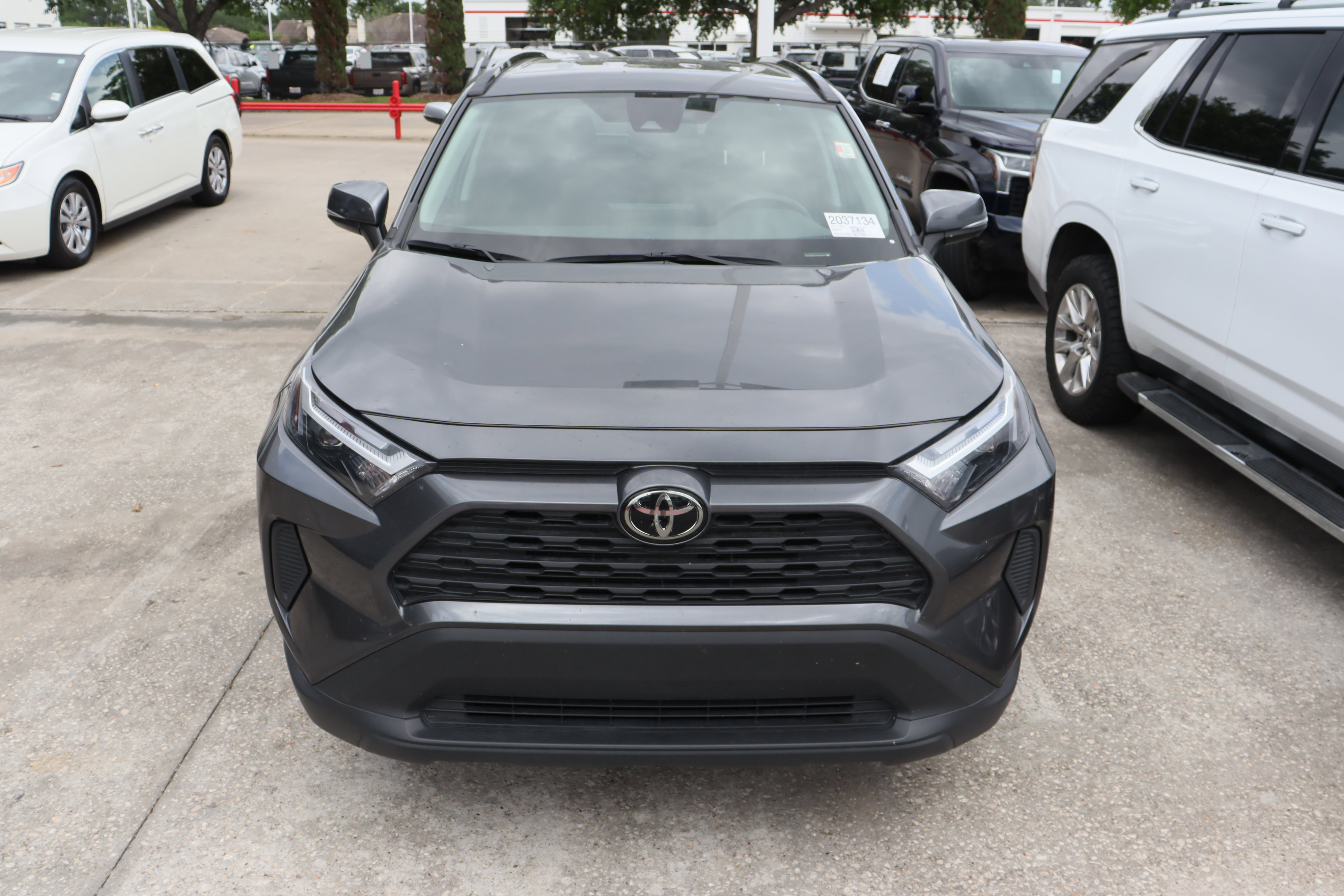 Used 2024 Toyota RAV4 XLE w/ Convenience Package image 4