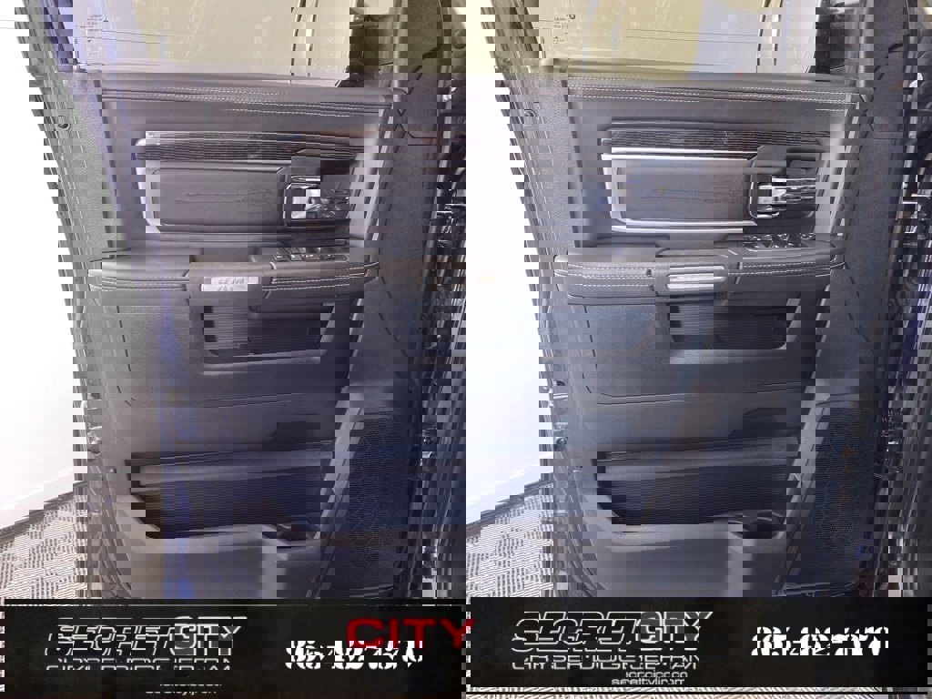 Used 2018 RAM 3500 Laramie Longhorn image 12