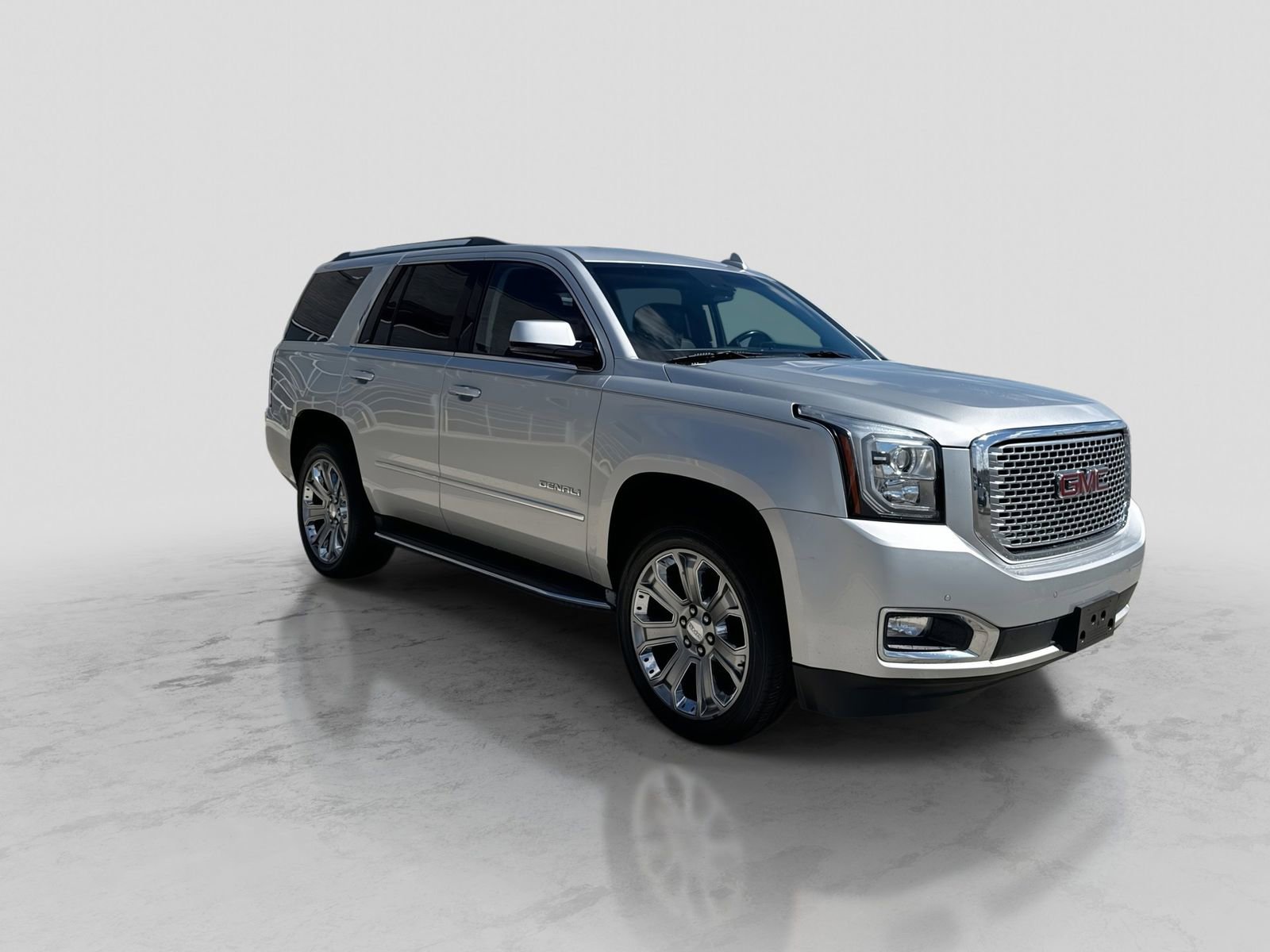 Used 2016 GMC Yukon Denali w/ Open Road Package AWD/4WD image 10
