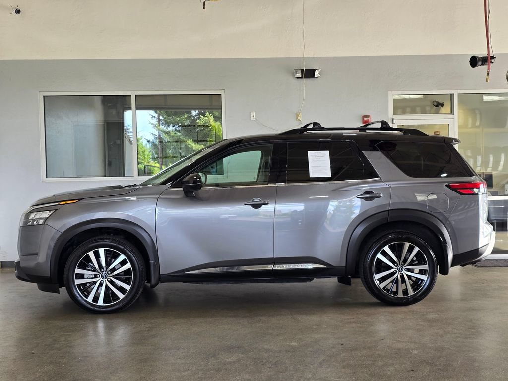 Used 2025 Nissan Pathfinder Platinum AWD/4WD image 7