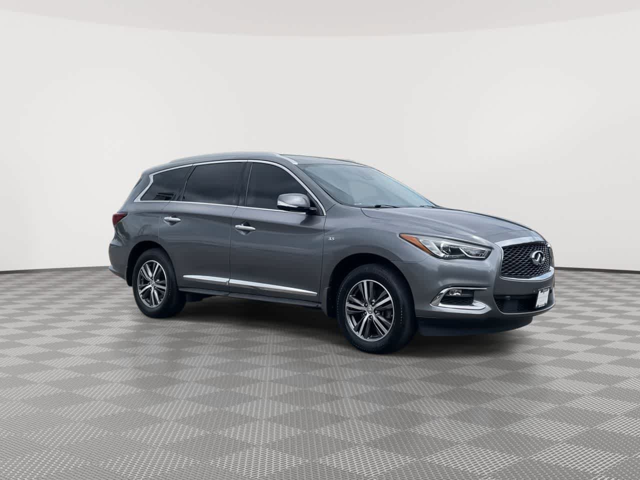Used 2019 INFINITI QX60 Luxe w/ Essential Package AWD/4WD image 2
