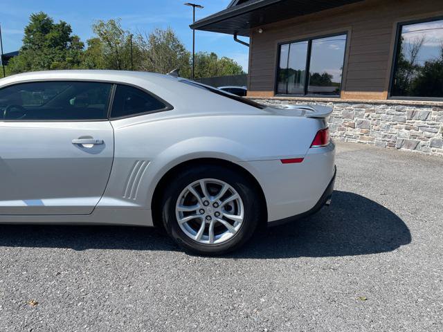 Used 2015 Chevrolet Camaro LT RWD image 2